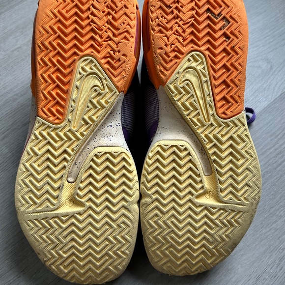 Nike LeBron Witness 7 Low Action Grape Vivid Orange Size 7Y - Picture 7 of 8